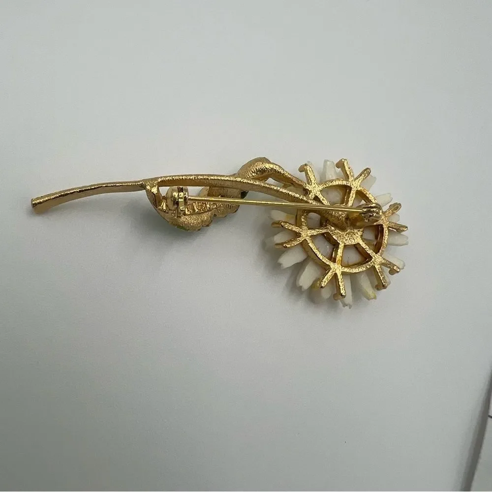 Vintage Lisner Daisy Brooch - Signed